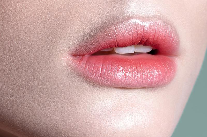 Cómo aumentar los labios de forma natural