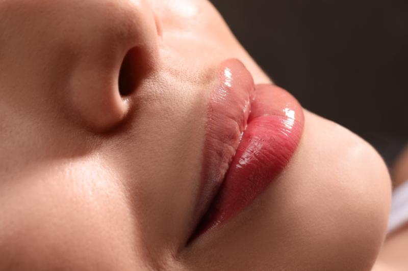 labios asimétricos